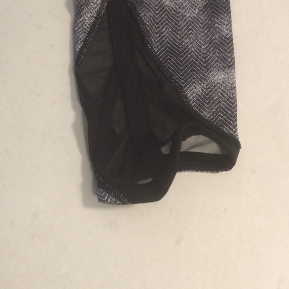 Lululemon Essential Rhythm Crop - Picture 6 of 7